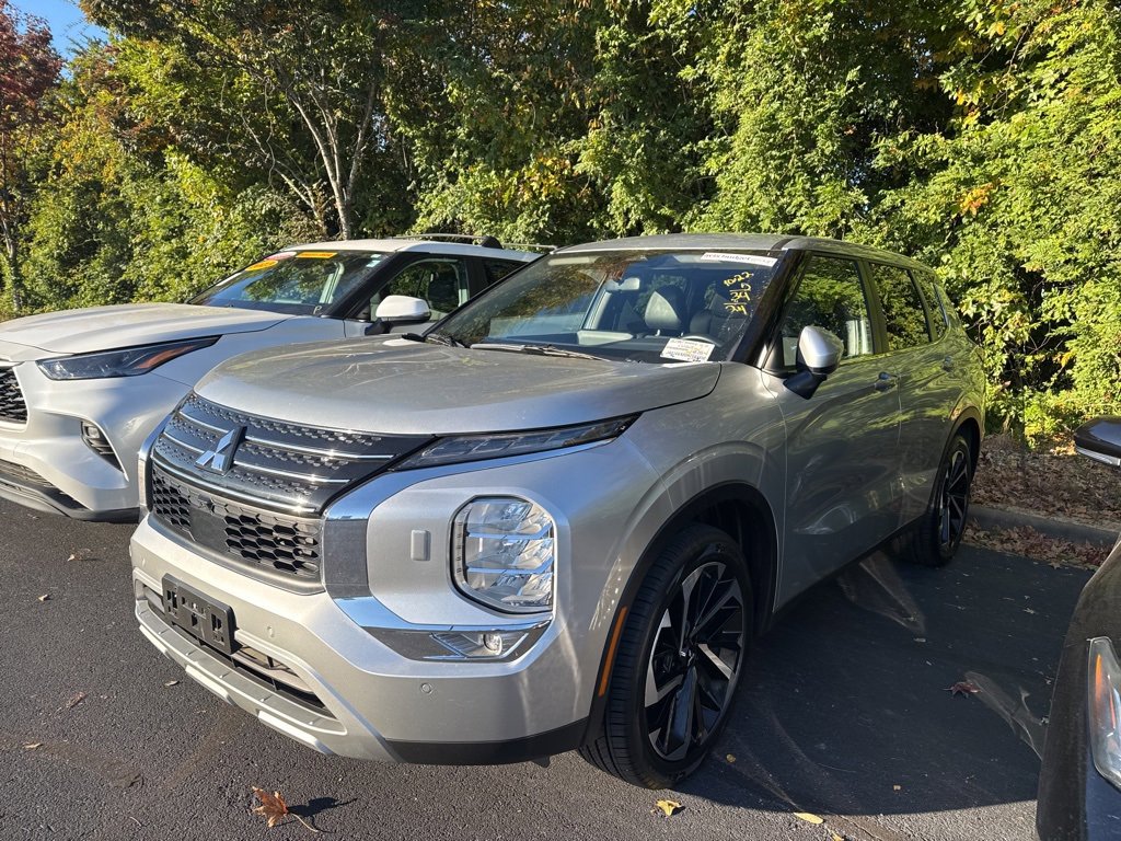 Used 2024 Mitsubishi Outlander SE
