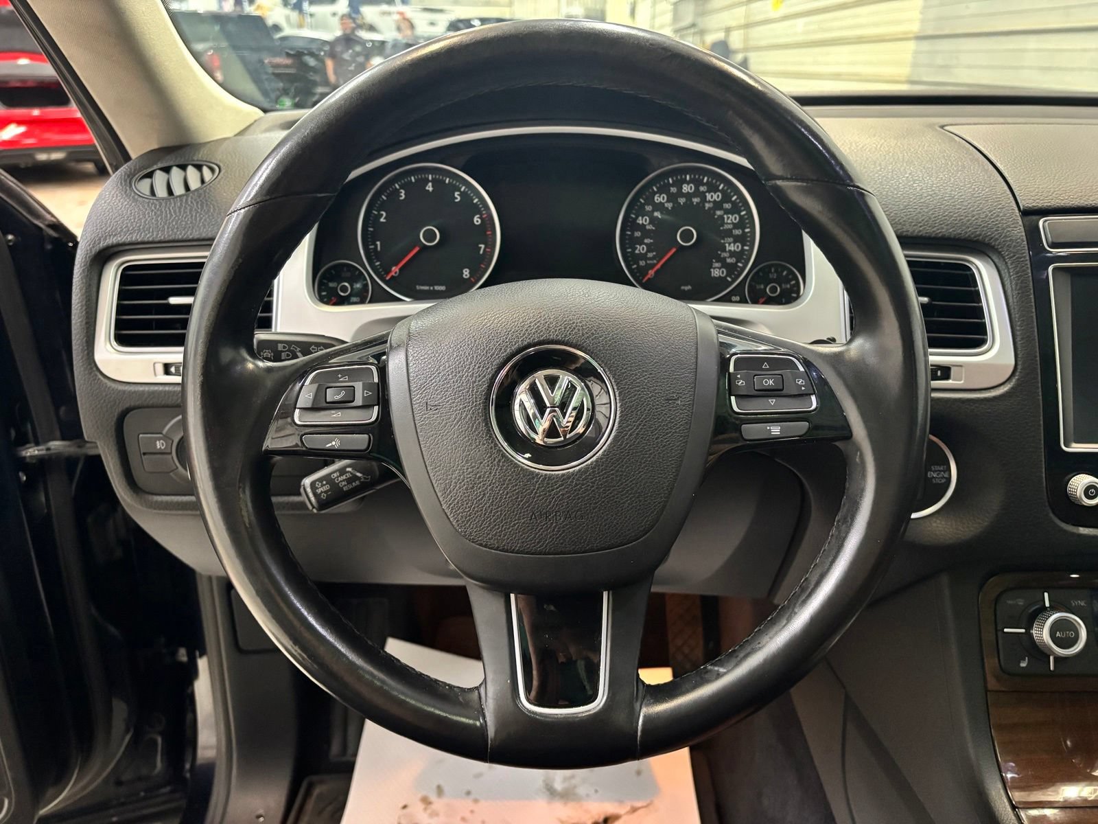 Used 2015 Volkswagen Touareg VR6 AWD/4WD image 12