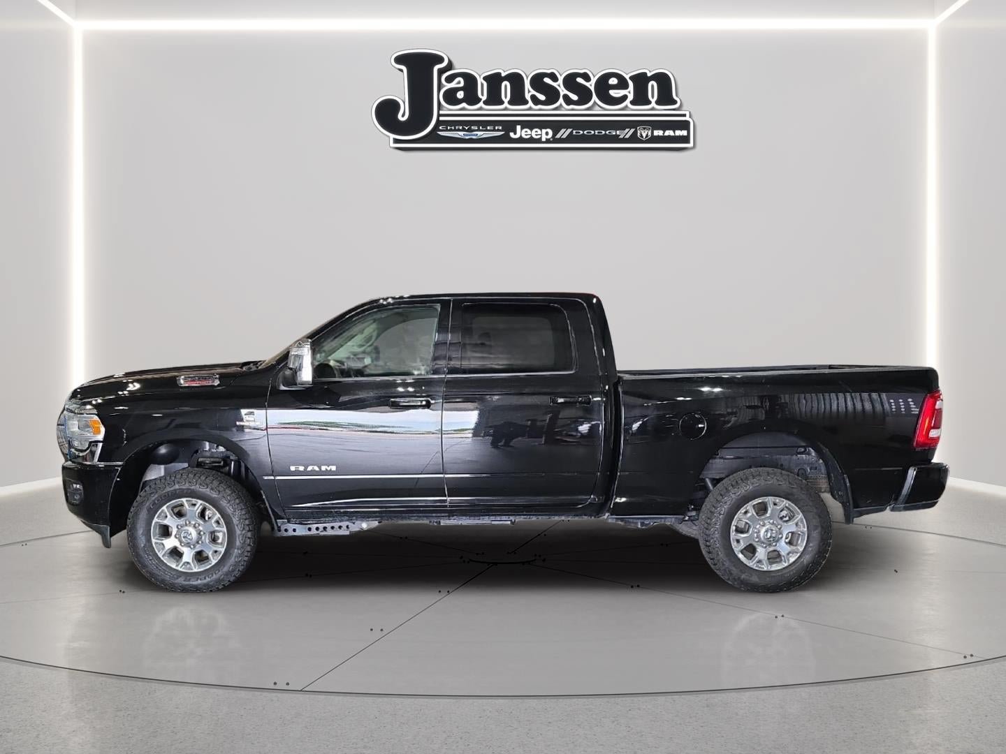 Used 2024 RAM 2500 Laramie w/ Safety Group AWD/4WD image 2