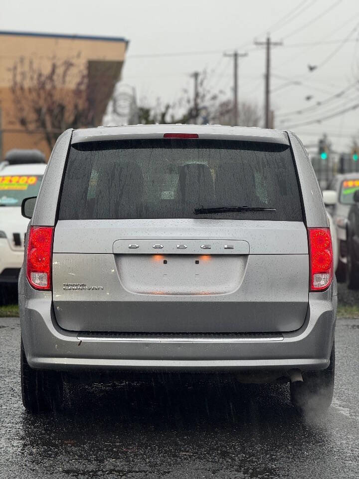 Used 2017 Dodge Grand Caravan SE w/ Power Window Group image 14