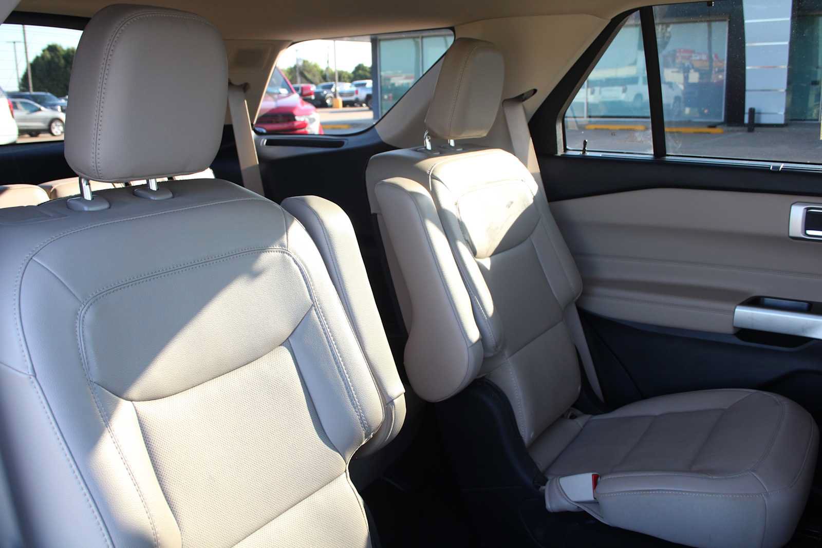Used 2023 Ford Explorer Limited w/ Limited Technology Package AWD/4WD image 23