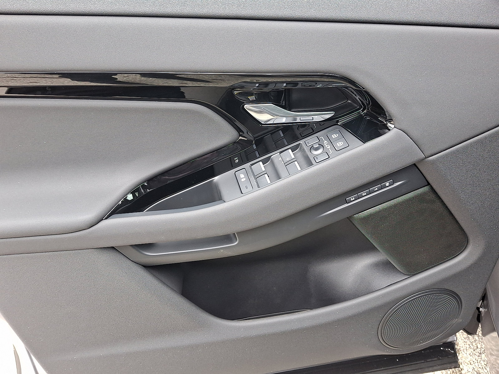 Certified 2026 Land Rover Range Rover Evoque S image 5