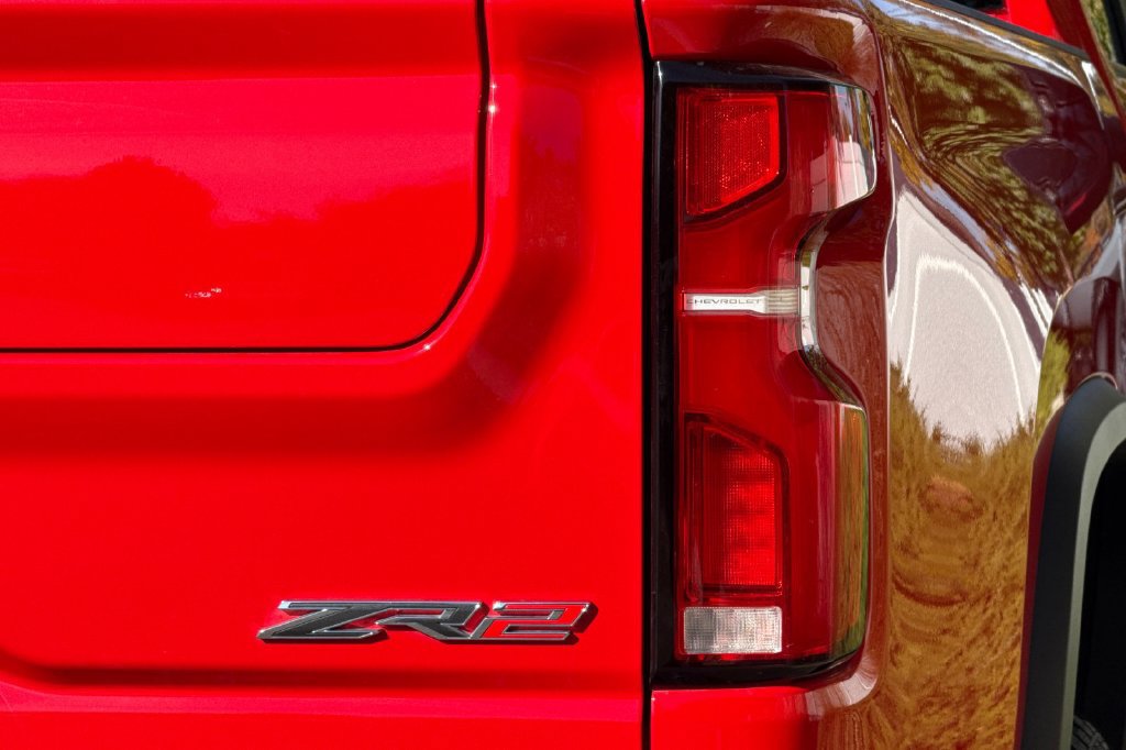 Used 2025 Chevrolet Silverado 2500 ZR2 w/ Technology Package AWD/4WD image 29