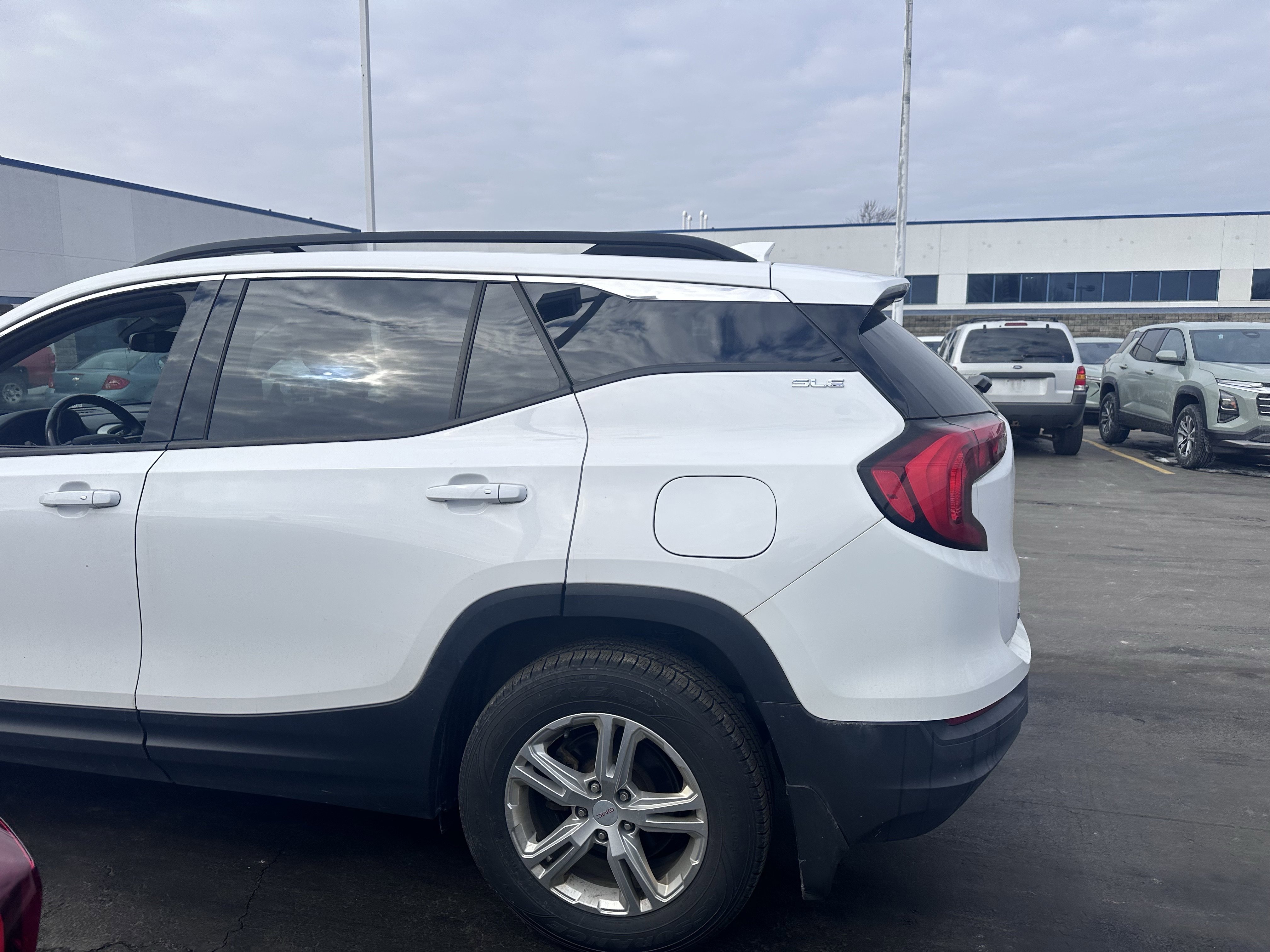 Used 2020 GMC Terrain SLE w/ Driver Convenience Package image 5