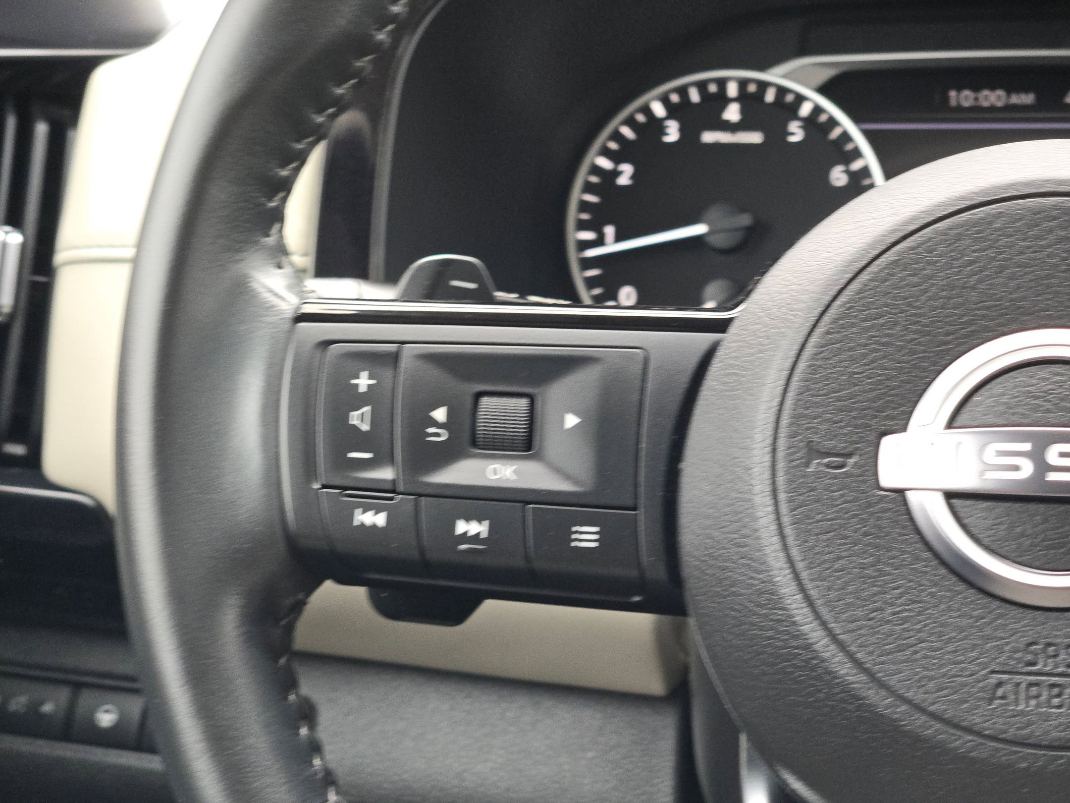 Used 2023 Nissan Pathfinder SV image 22