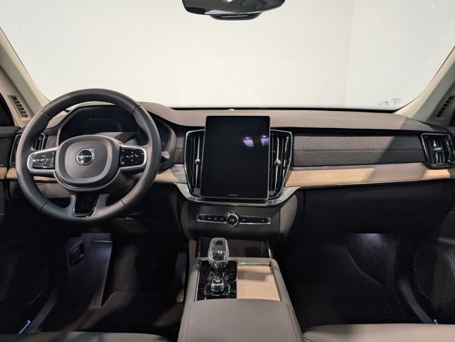 Used 2025 Volvo XC90 B6 Plus image 15