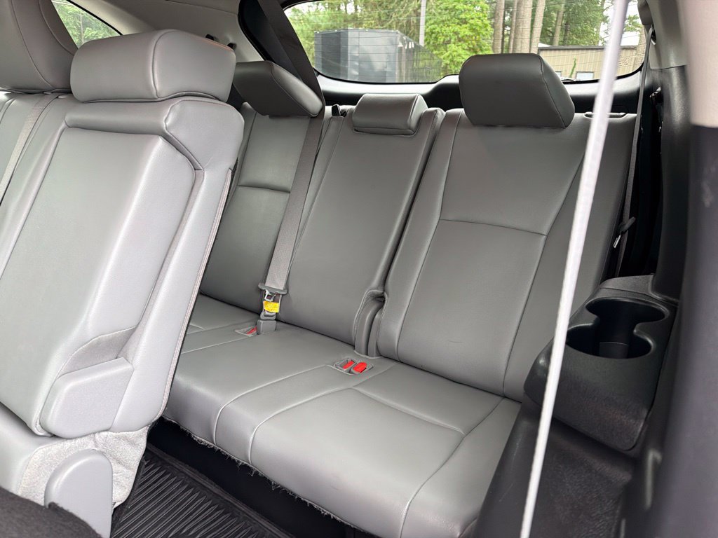 Used 2024 Toyota Highlander XLE AWD/4WD image 21