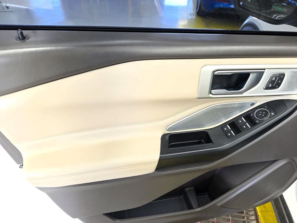Used 2020 Ford Explorer Platinum w/ Premium Technology Package AWD/4WD image 5