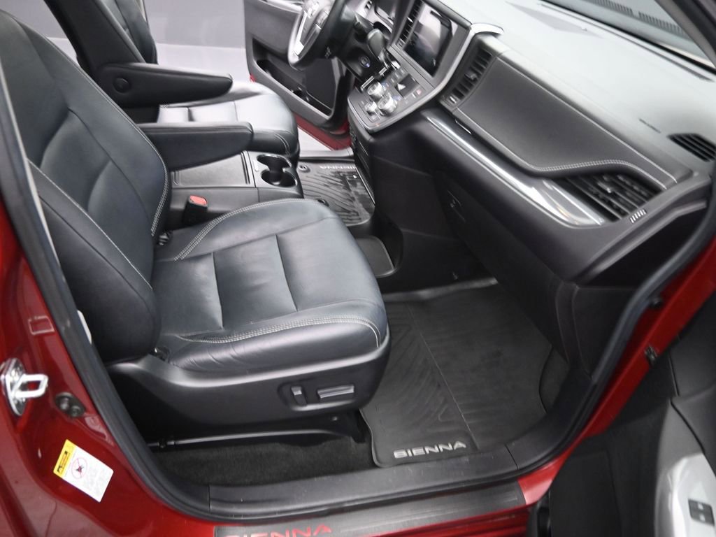 Used 2015 Toyota Sienna SE image 20