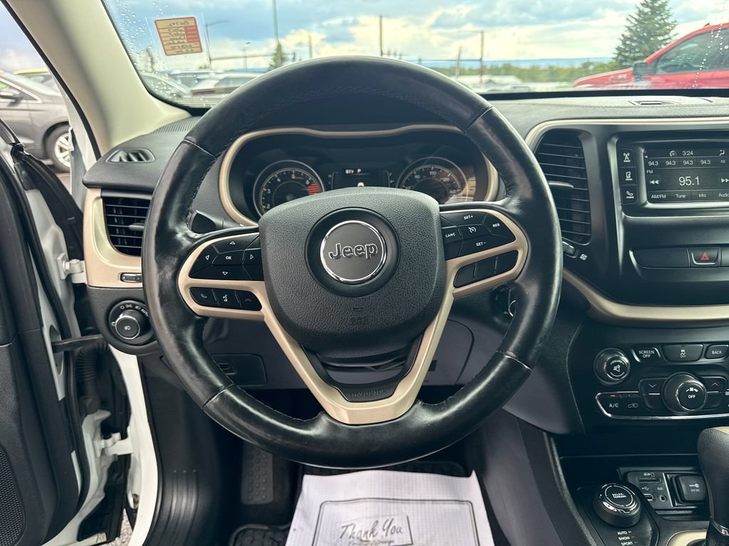Used 2017 Jeep Cherokee Latitude w/ Cold Weather Group AWD/4WD image 15