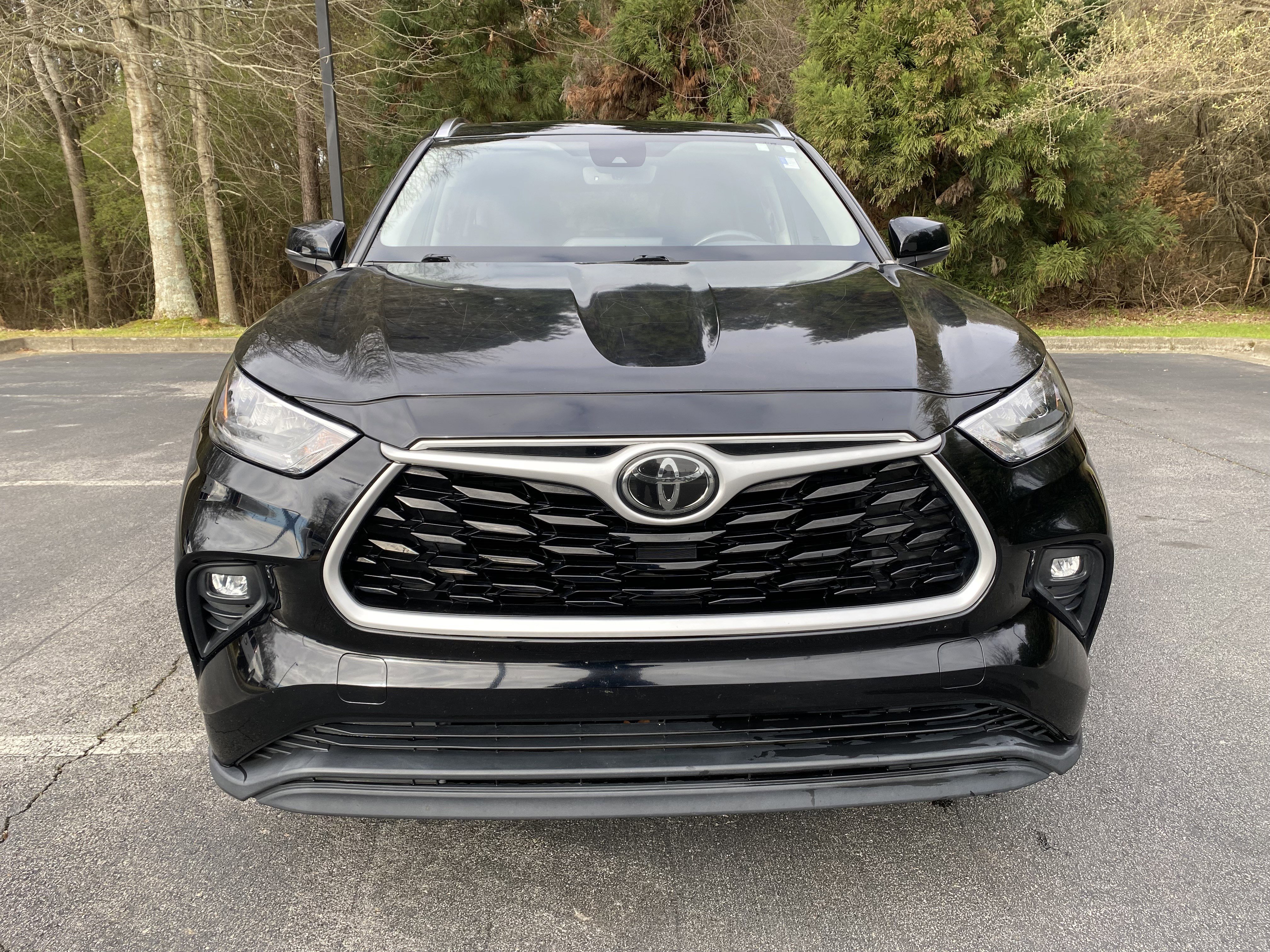 Used 2020 Toyota Highlander XLE image 3