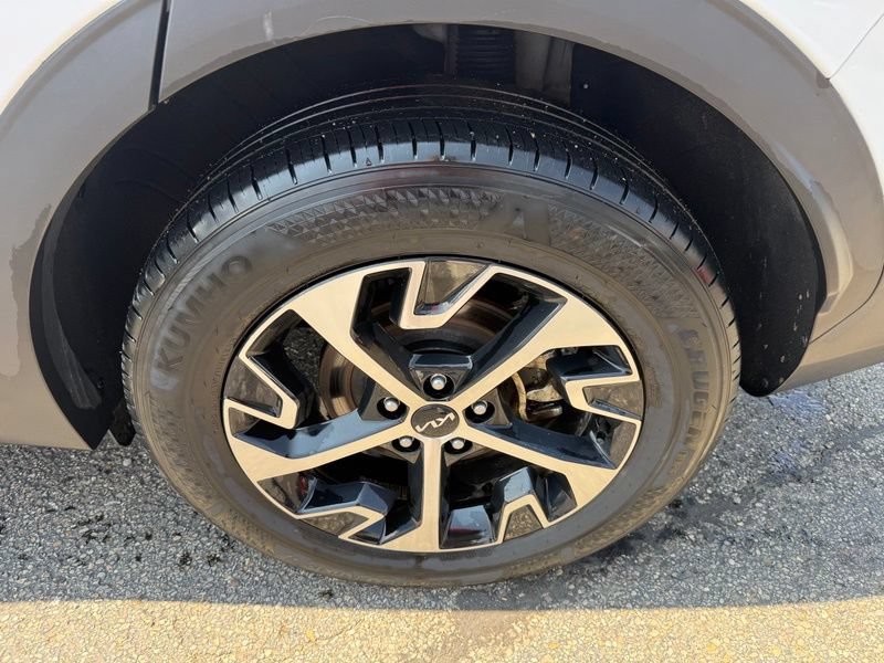 Certified 2025 Kia Sportage EX AWD/4WD image 18
