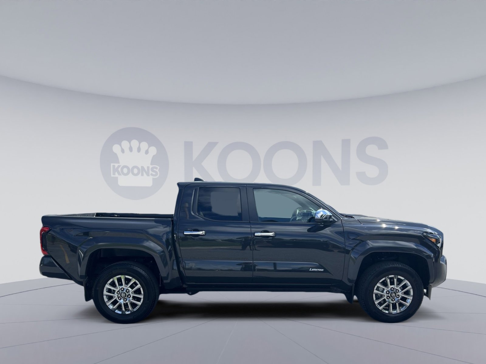 Used 2024 Toyota Tacoma Limited w/ Limited Package (LT) AWD/4WD image 8