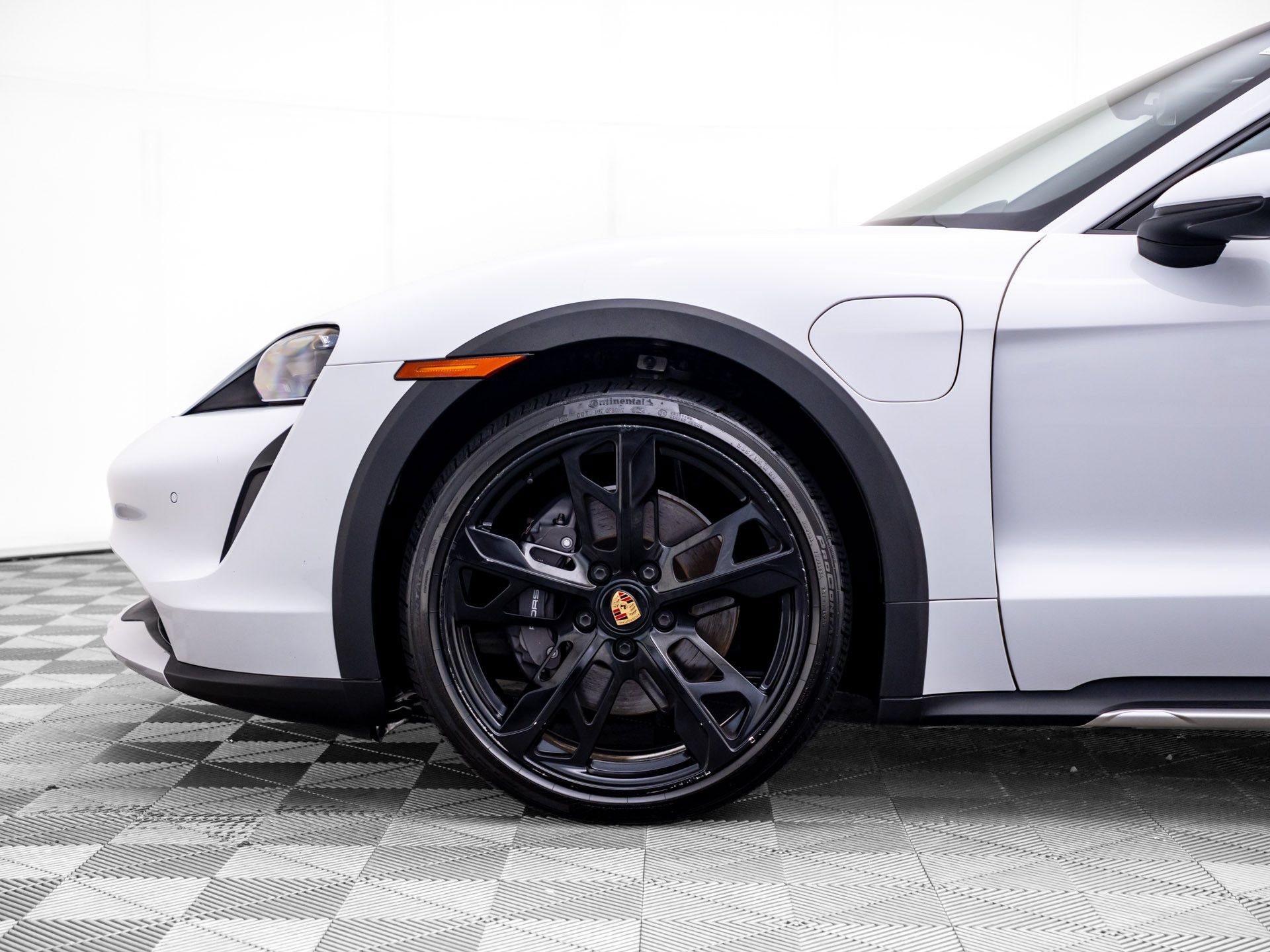 Certified 2023 Porsche Taycan 4 Cross Turismo AWD/4WD image 39