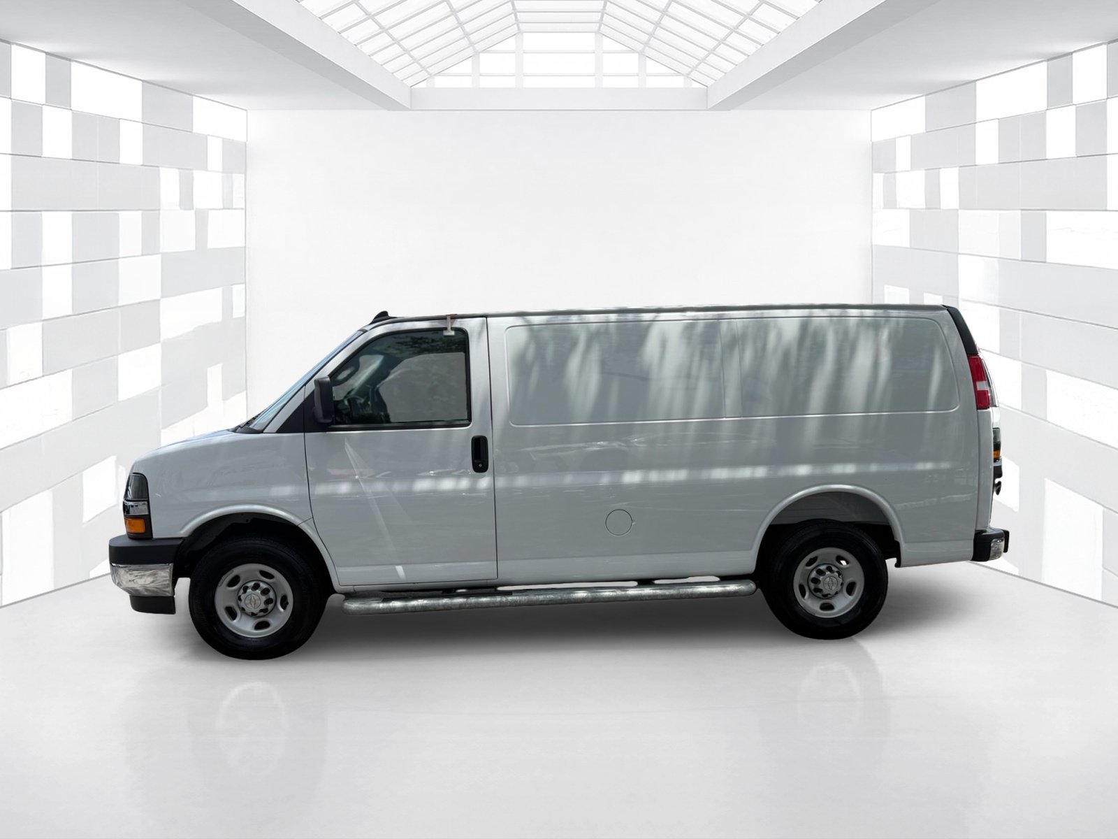 Used 2025 Chevrolet Express 2500 w/ Driver Convenience Package RWD image 4