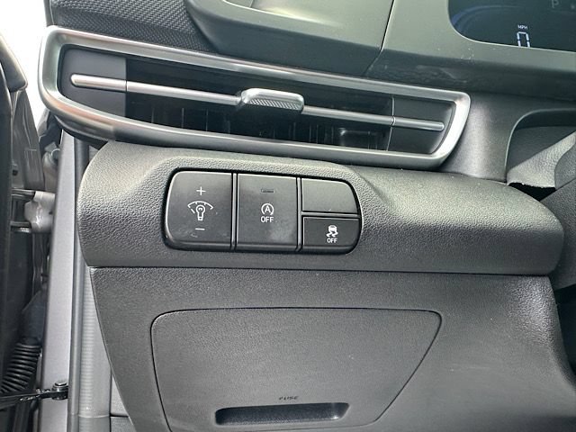 Certified 2024 Hyundai Elantra SE FWD image 19