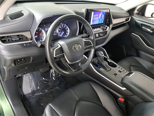 Used 2023 Toyota Highlander XLE image 19