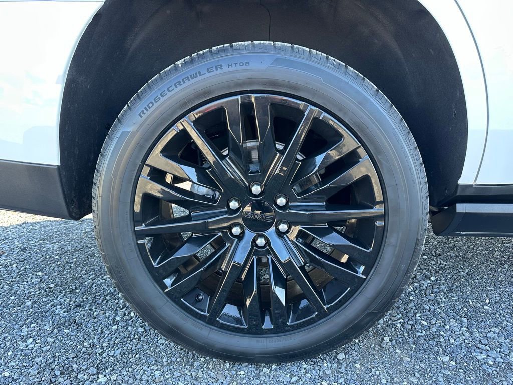 Used 2025 GMC Yukon Denali w/ Sun & Power Step Package image 21
