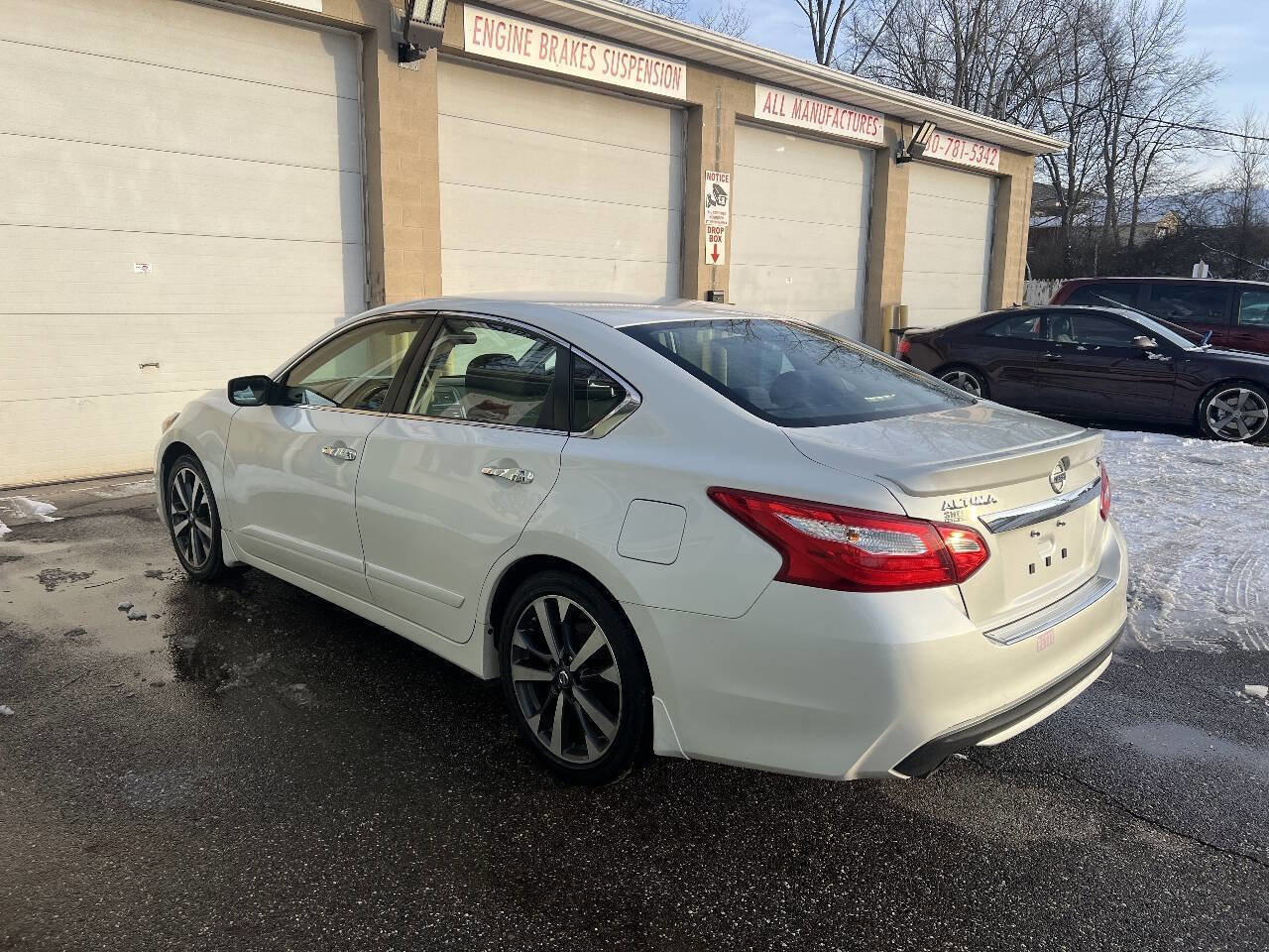 Used 2016 Nissan Altima 2.5 SR FWD image 6