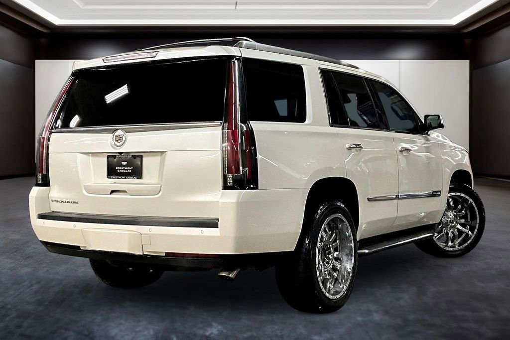 Used 2015 Cadillac Escalade Luxury image 6