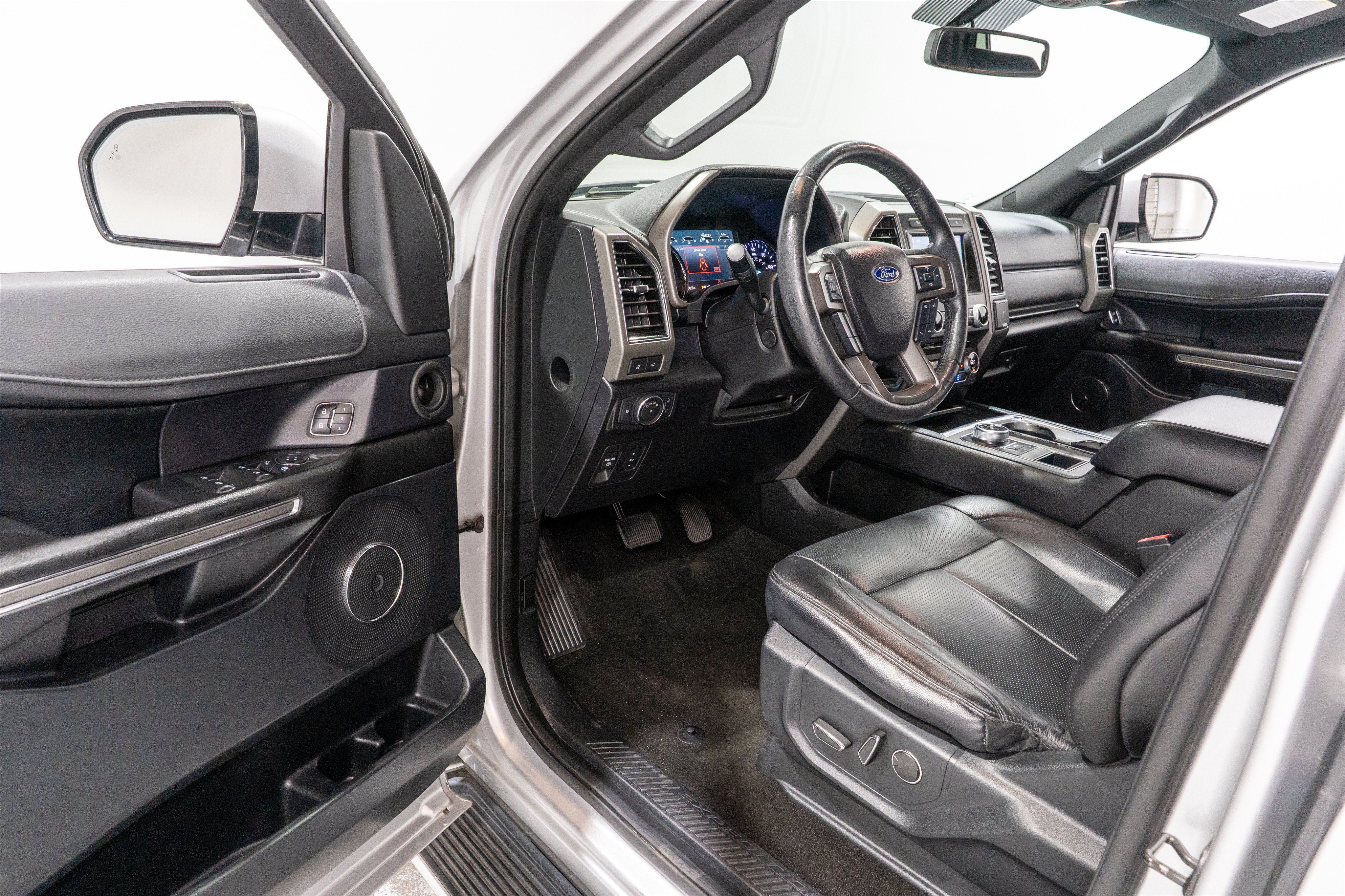 Used 2018 Ford Expedition Max XLT w/ Equipment Group 202A RWD image 11