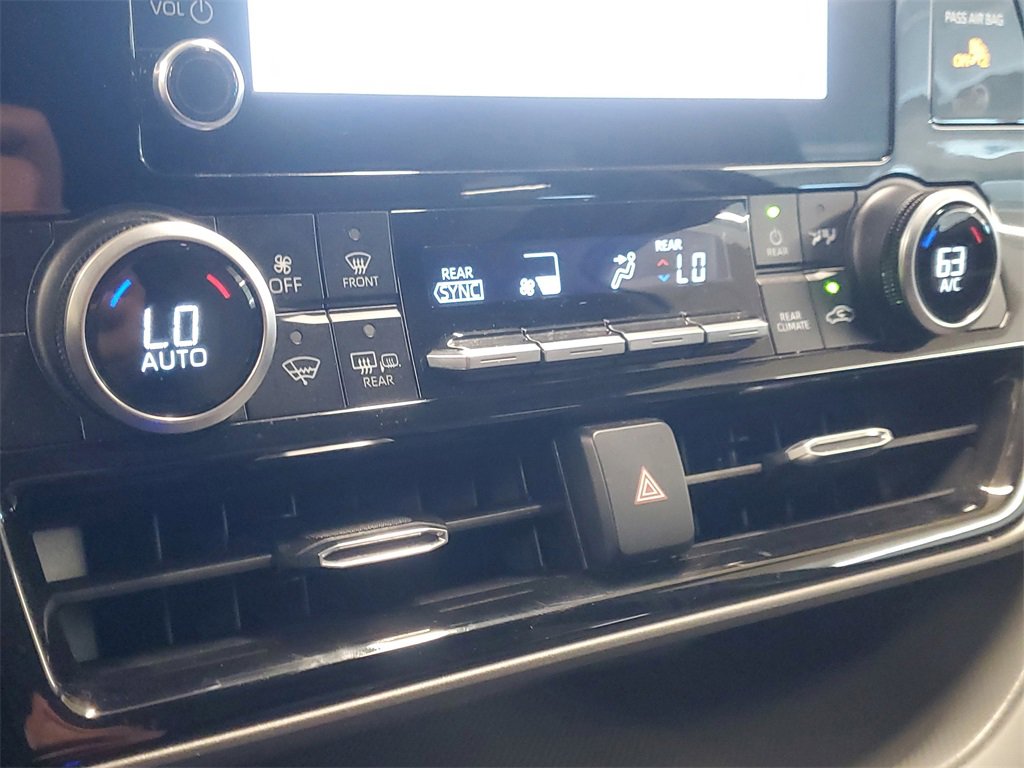 Used 2023 Toyota Highlander L image 28