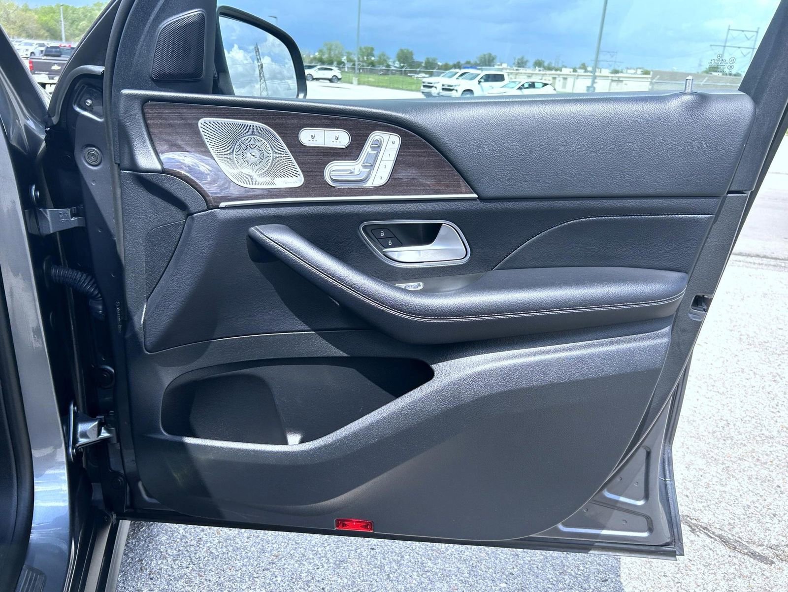 Used 2021 Mercedes-Benz GLS 450 4MATIC image 15