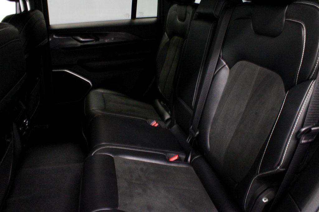 Used 2023 Jeep Grand Cherokee Altitude AWD/4WD image 21