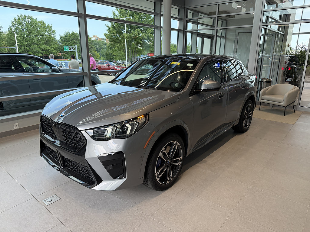 New 2026 BMW X2 xDrive28i w/ Technology Package AWD/4WD image 3