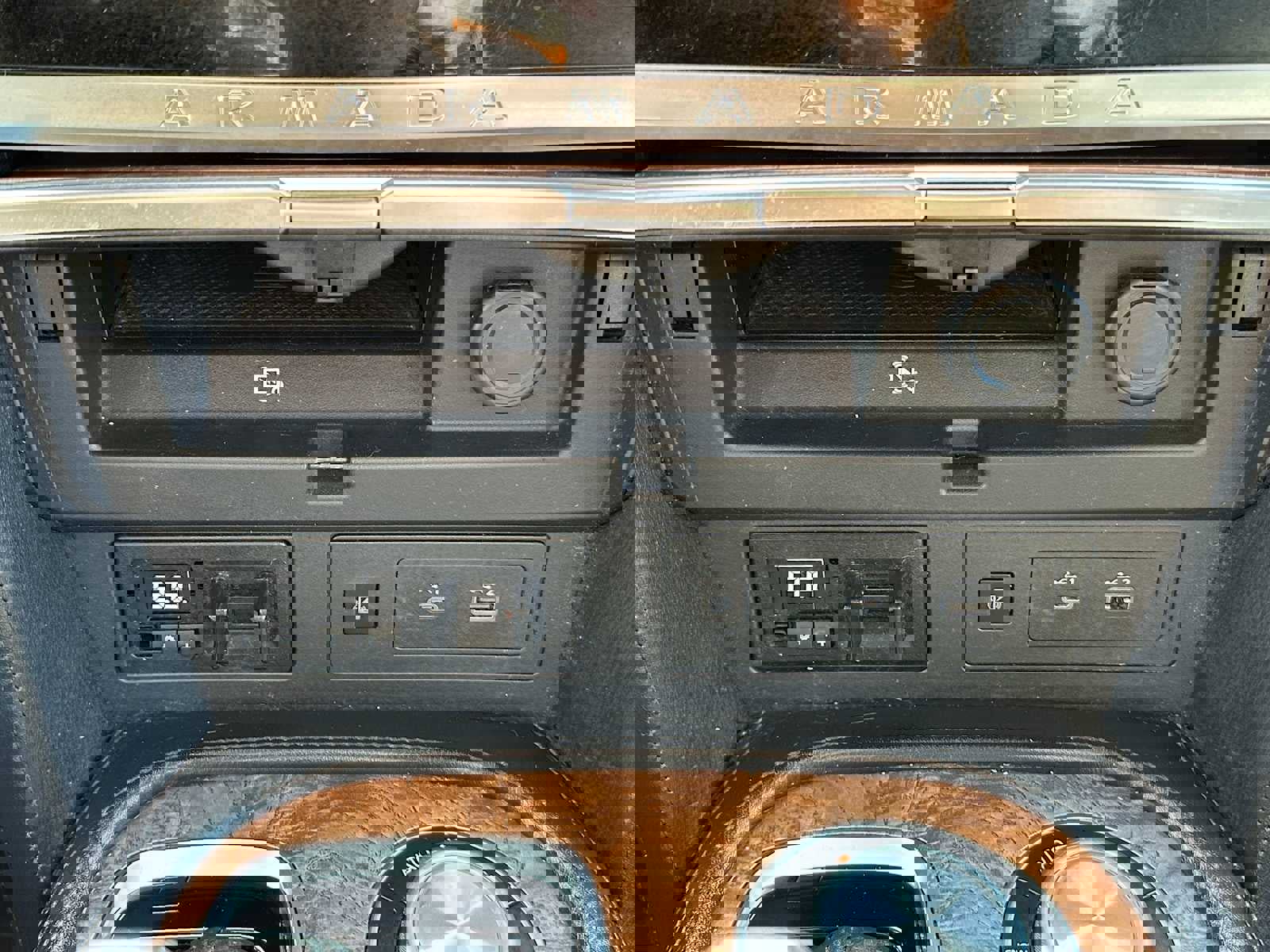 Used 2021 Nissan Armada SL w/ Captain's Chairs Package image 33