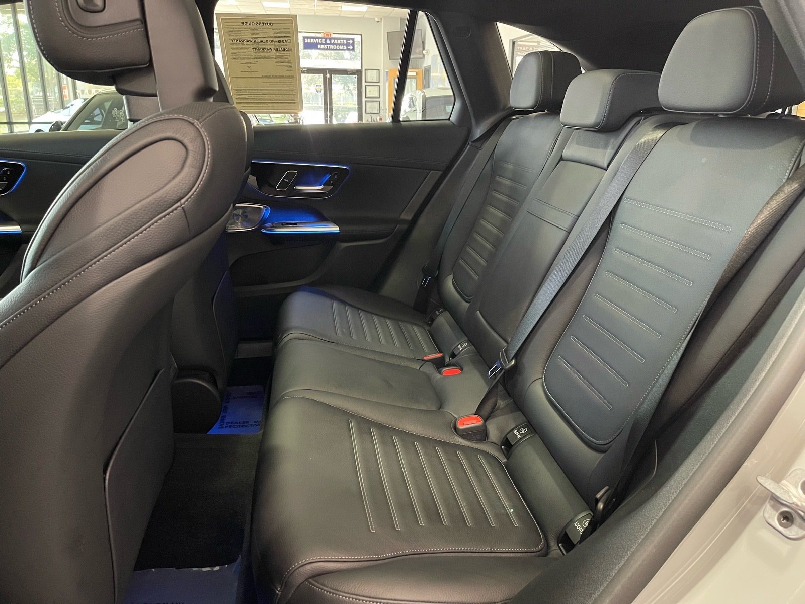 Used 2025 Mercedes-Benz GLC 300 4MATIC image 33