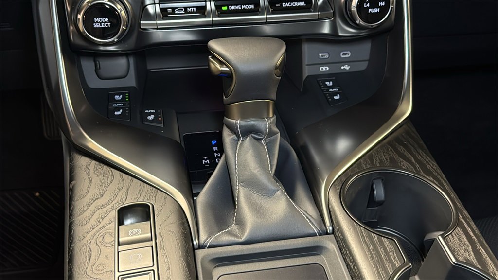 New 2025 Lexus LX 600 4WD w/ Luxury Package image 20