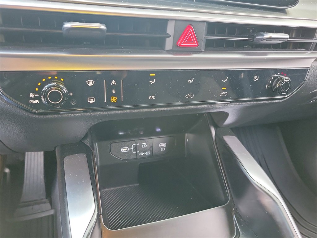 Used 2025 Kia Sorento LX image 36
