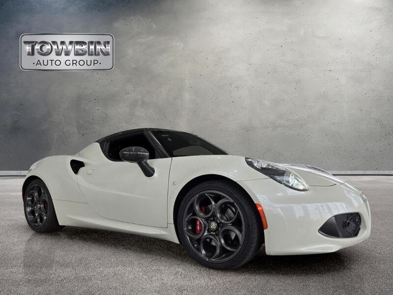 Used 2015 Alfa Romeo 4C Coupe w/ Leather Interior Group RWD image 2