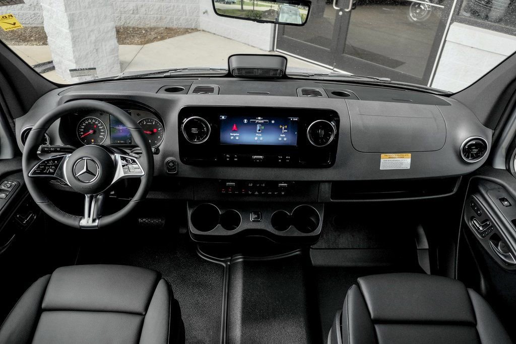 Used 2025 Mercedes-Benz Sprinter 2500 image 22