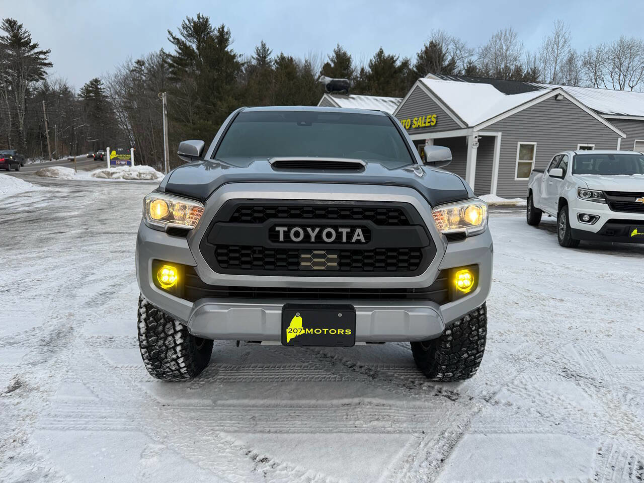 Used 2018 Toyota Tacoma TRD Sport w/ Technology Package image 17