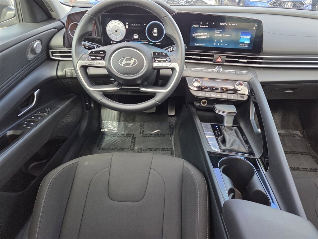 Used 2025 Hyundai Elantra SEL image 9