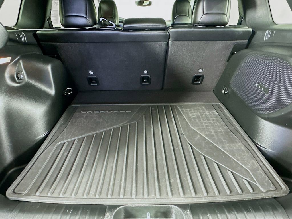 Certified 2023 Jeep Cherokee Altitude Lux w/ Lux Elite Package image 39
