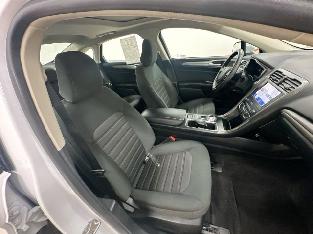 Used 2020 Ford Fusion SE FWD image 34