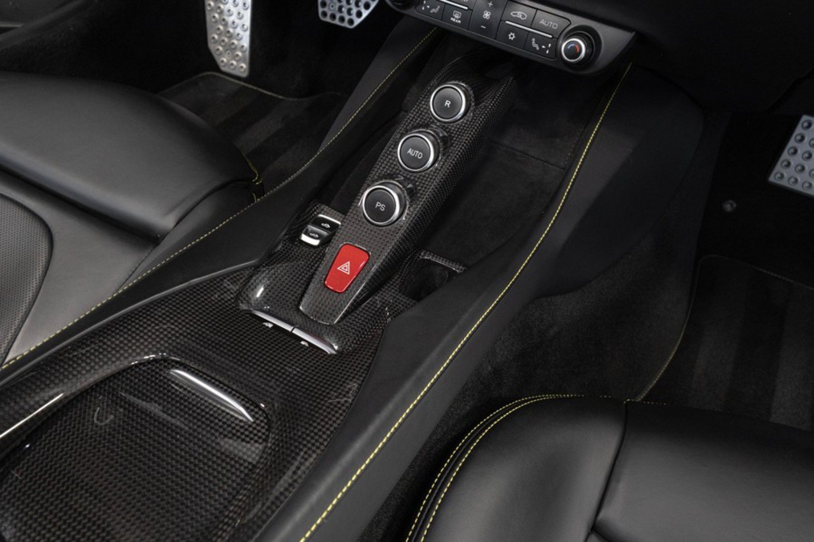 Used 2020 Ferrari Portofino RWD image 54