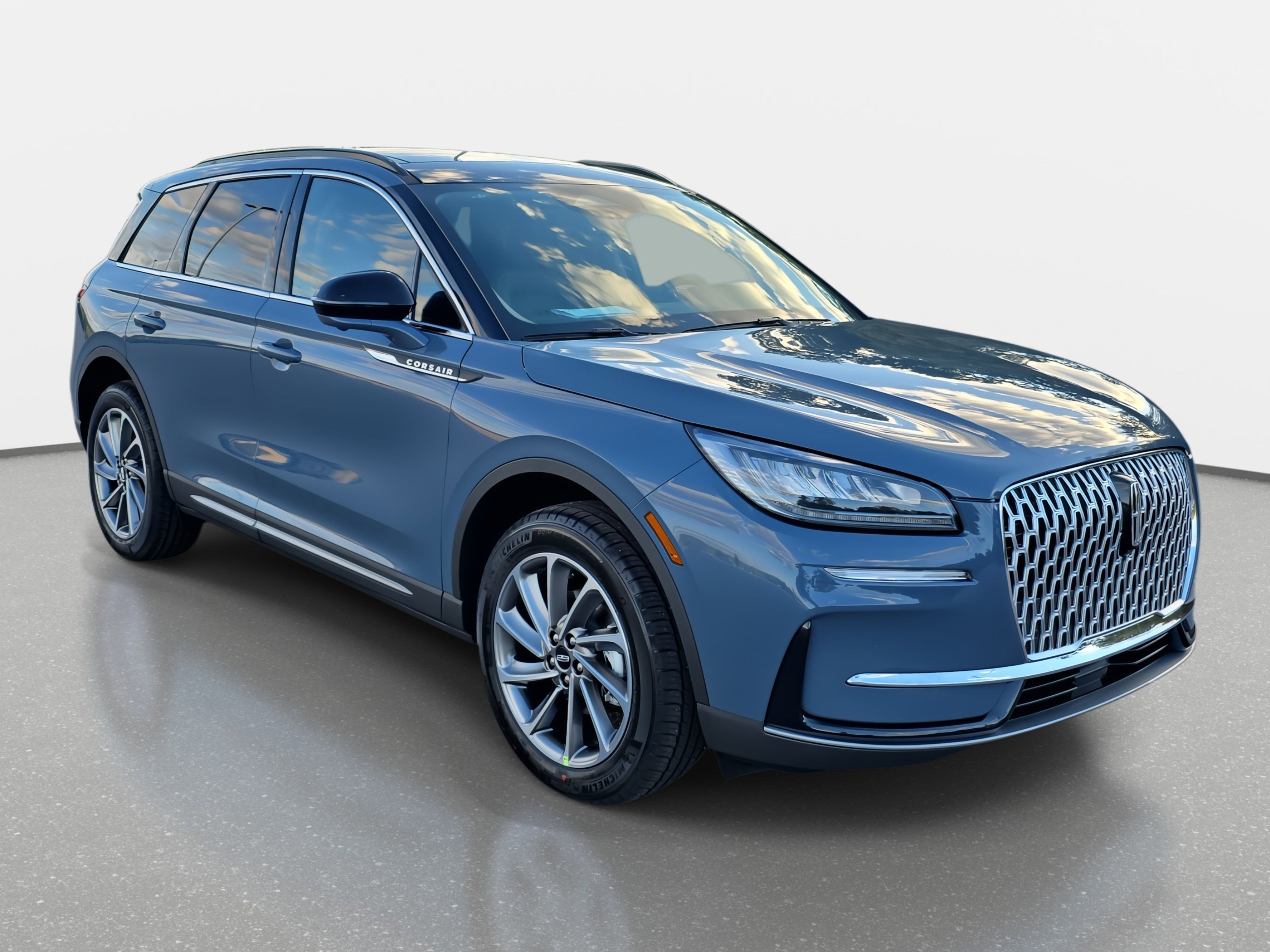 New 2026 Lincoln Corsair Premiere image 3