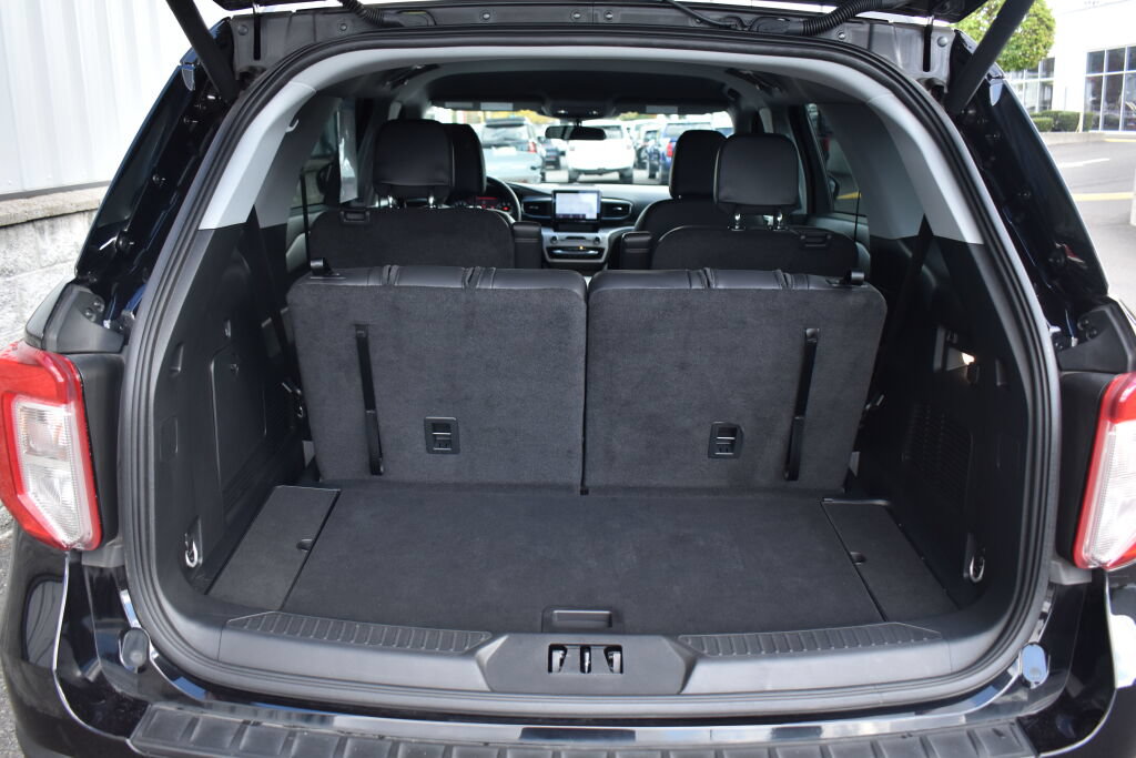 Used 2024 Ford Explorer XLT w/ Equipment Group 202A AWD/4WD image 21