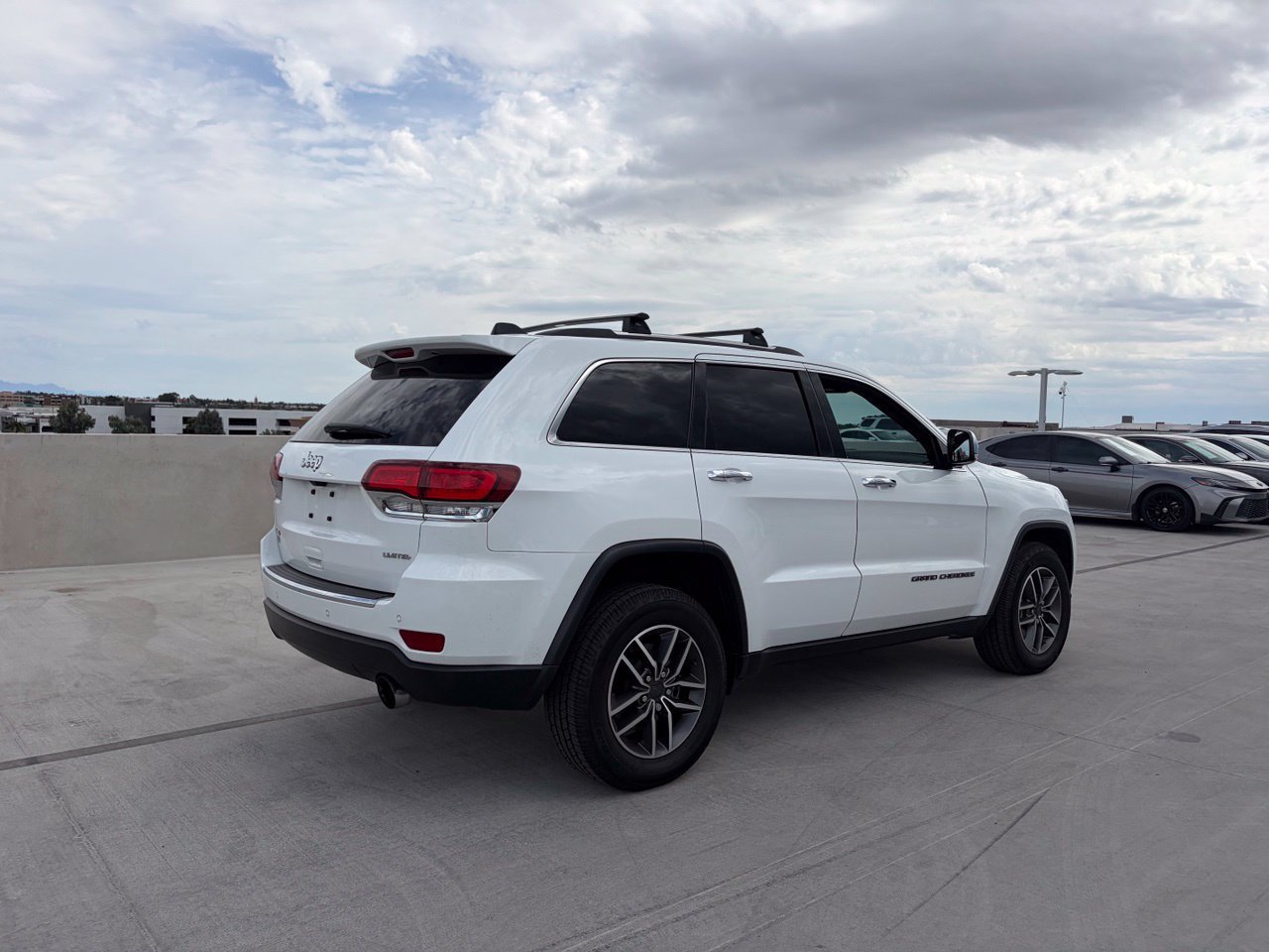 Used 2021 Jeep Grand Cherokee Limited AWD/4WD image 2