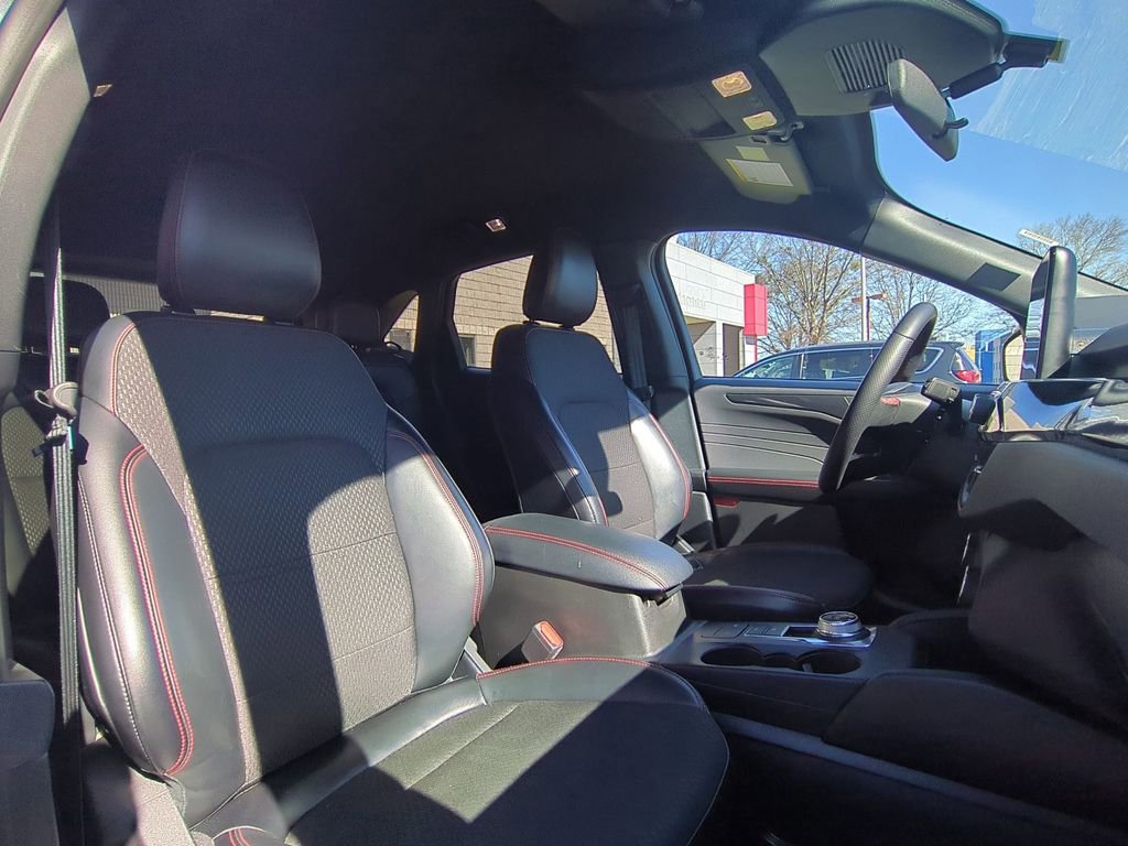 Used 2025 Ford Escape ST-Line image 30