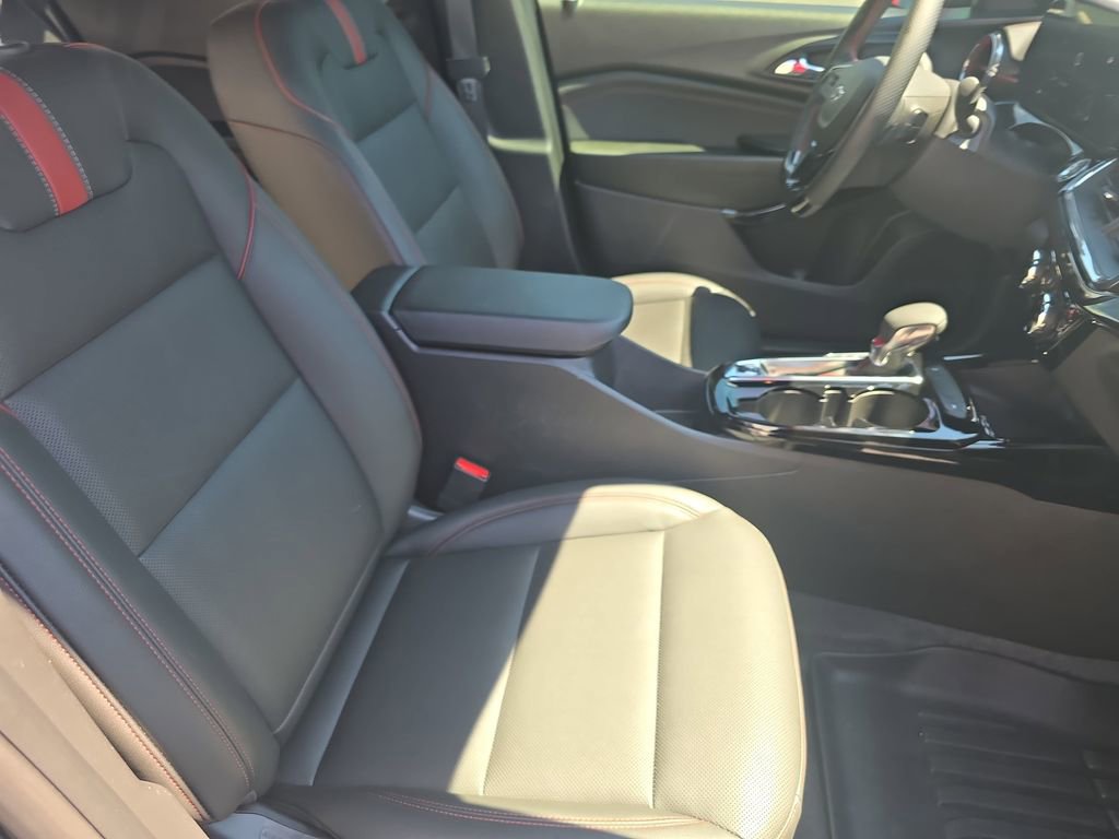 Used 2025 Chevrolet Trax RS w/ Sunroof Package image 10