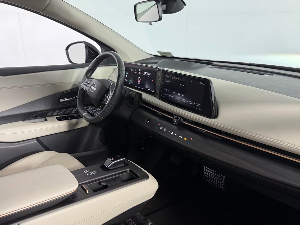 Used 2023 Nissan Ariya AWD image 32