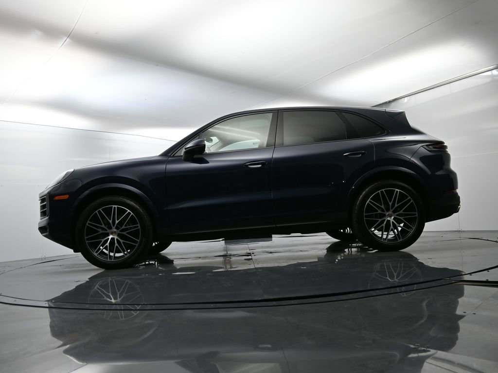 Used 2025 Porsche Cayenne image 46