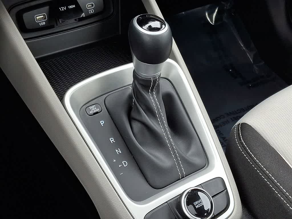 Certified 2025 Hyundai Venue SEL FWD image 13