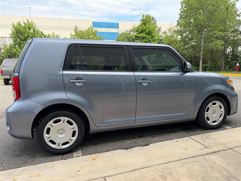 Used 2011 Scion xB FWD image 17