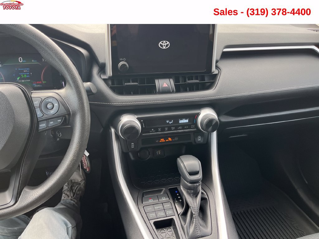 Used 2023 Toyota RAV4 LE AWD/4WD image 18